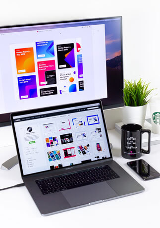 Weblayout auf einem Desktop-PC und auf einem Laptop